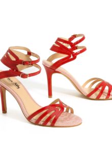 דגם אופיר: נעלי עקב בצבע אדום