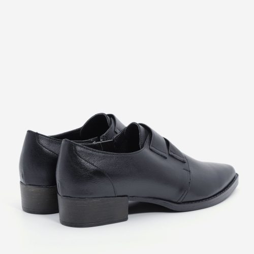 נעלי עור בצבע שחור